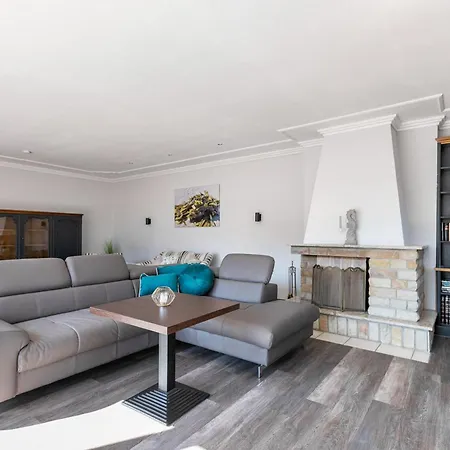 Graf Rudolf Apartment *